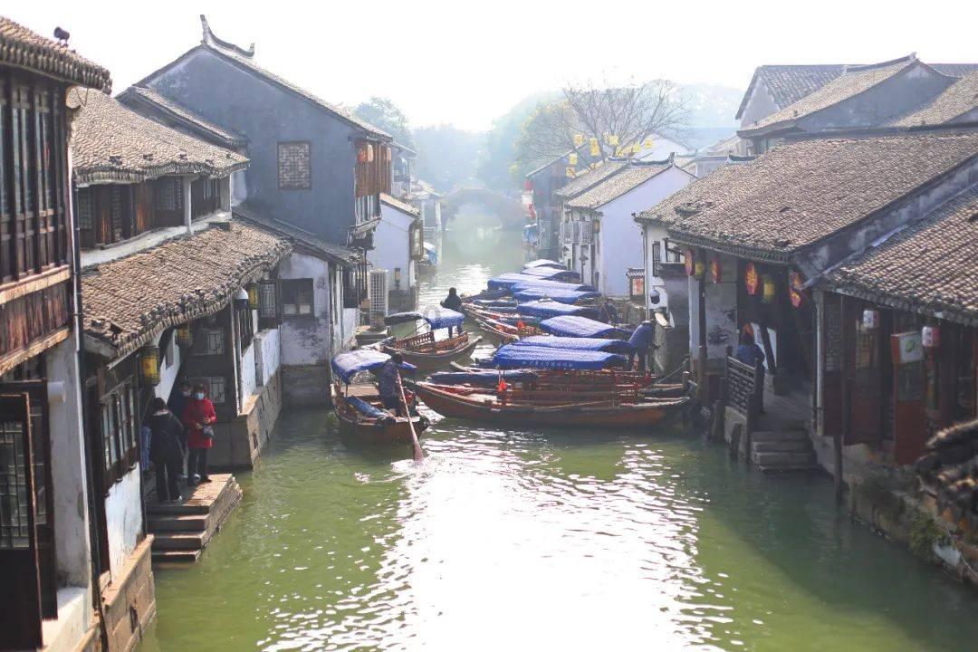 我想辞职老板不准还压了两个月的工资该怎么办？游戏画面